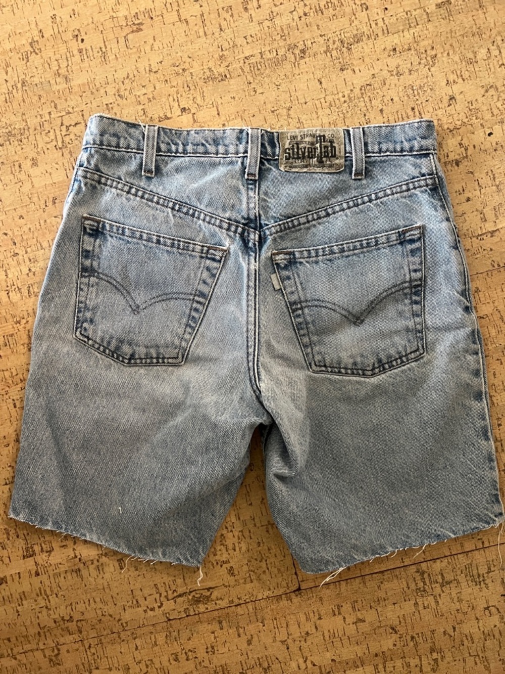 Vintage Levi’s Silvertab Relaxed fit cutoff denim shorts size 29 light wash - Picture 3 of 12